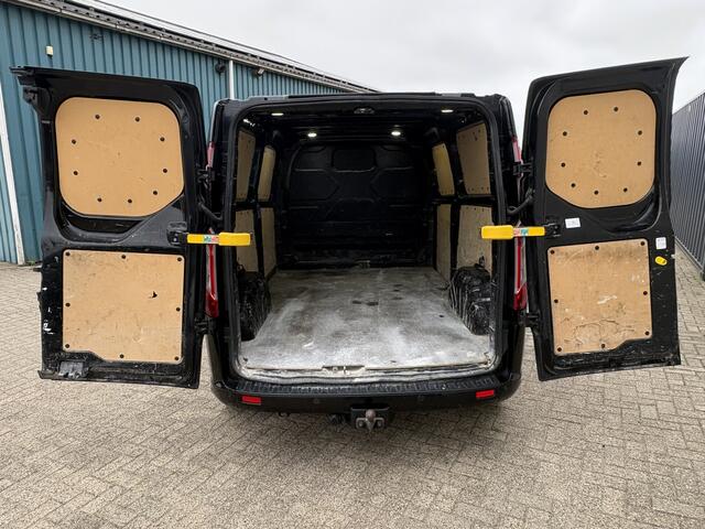 Ford TRANSIT CUSTOM 320 2.0 185Pk TDCI L2H1 Sport / Cruise / Airco / Navi / Trekhaak / Apk t/m 14-11-2026