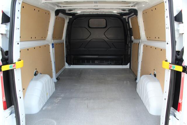 Ford TRANSIT CUSTOM 300 2.0-108pk TDCI L2H1 Trend. Erg nette Ford Transit Custom, die u nog jaren van dienst kan zijn ! Airco, voorraamverw., trekhaak, cruise control, camera, parkeersensoren v+a, 3-zits, laadruimte betimmerd etc.