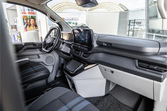 Ford TRANSIT CUSTOM E-Transit 340 L2H1 Sport 71 kWh | 350 KM Range | 360 Camera | Driving Assistant | L+R Schuifdeuren | DSS LED | Stoel/Stoel | Middenconsole | Navigatie | CarPlay | ACC | Blind Spot | Stuur- en stoelverwarming | Trekhaak | Dakdragers | E-Transit Custom | Ze