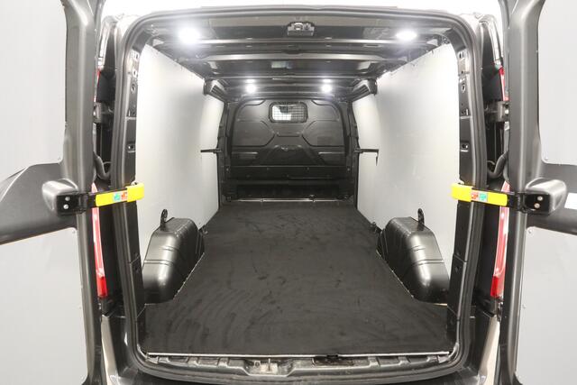 Ford TRANSIT CUSTOM 2.0 TDCI Sport 185PK L2H1 | Automaat | Airco | Camera | Cruise | Trekhaak | 3 Zits | 2xSchuifdeur | Xenon