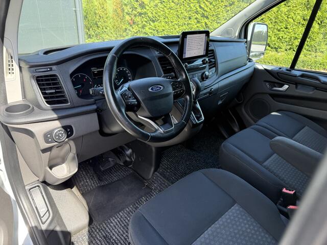 Ford TRANSIT CUSTOM 2.0 TDCI 130 PK / L2H1 / AUTOMAAT / TREKHAAK / AIRCO / CRUISE / CAMERA / 3-ZITS / LED / STOEL -EN VOORRUIT VERWARMING