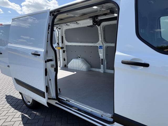 Ford TRANSIT CUSTOM 2.0 TDCI 130 PK / L2H1 / AUTOMAAT / TREKHAAK / AIRCO / CRUISE / CAMERA / 3-ZITS / LED / STOEL -EN VOORRUIT VERWARMING