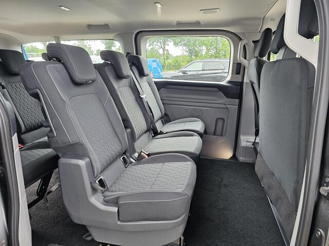 Ford TRANSIT CUSTOM 340 2.5 PHEV L2H1 Limited 233pk | Kombi | Incl. BTW/BPM | Dubbele zijschuifdeur | Privacy Glass | Inklapbare trekhaak | Verwarmbare bijrijdersbank | 17 inch lichtmetalen velgen | Driver Assistance Pack Premium | Verwarmbaar stuurwiel