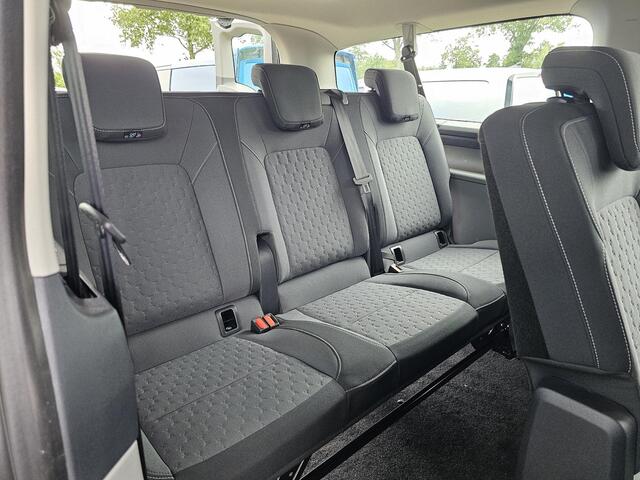 Ford TRANSIT CUSTOM 340 2.5 PHEV L2H1 Limited 233pk | Kombi | Incl. BTW/BPM | Dubbele zijschuifdeur | Privacy Glass | Inklapbare trekhaak | Verwarmbare bijrijdersbank | 17 inch lichtmetalen velgen | Driver Assistance Pack Premium | Verwarmbaar stuurwiel