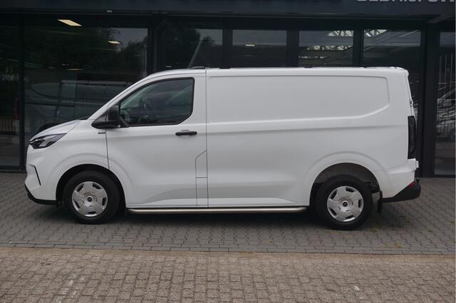 Ford TRANSIT CUSTOM 300S 130PK Trend Automaat BPM VRIJ Navi, Adap, Cruise, Trekhaak, 2740KG Trekgewicht!! NR. AR01*