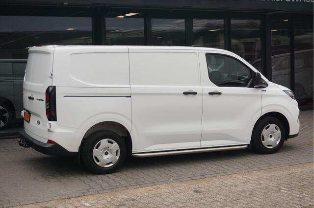 Ford TRANSIT CUSTOM 300S 130PK Trend Automaat BPM VRIJ Navi, Adap, Cruise, Trekhaak, 2740KG Trekgewicht!! NR. AR01*