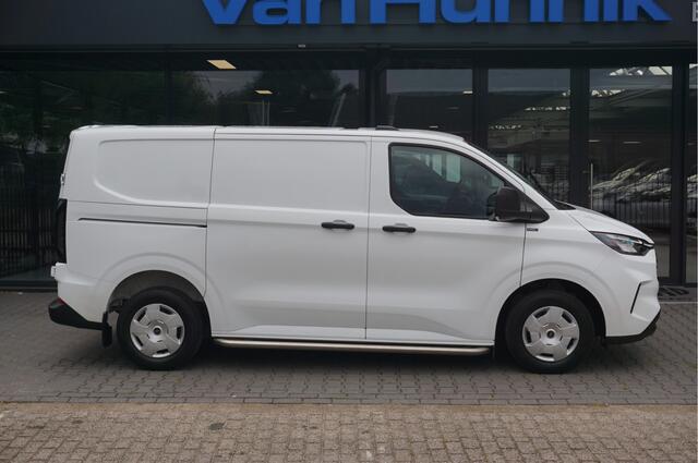 Ford TRANSIT CUSTOM 300S 130PK Trend Automaat BPM VRIJ Navi, Adap, Cruise, Trekhaak, 2740KG Trekgewicht!! NR. AR01*