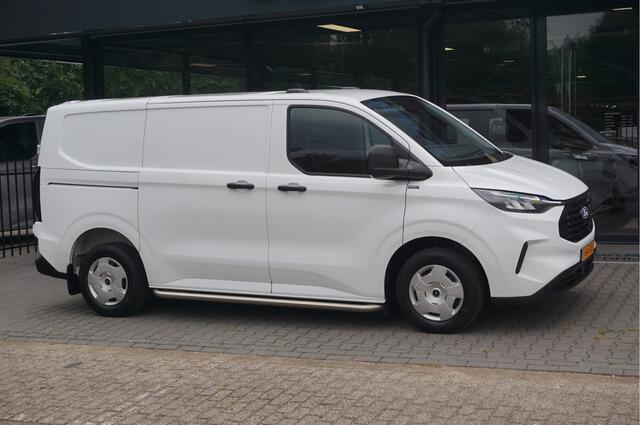 Ford TRANSIT CUSTOM 300S 130PK Trend Automaat BPM VRIJ Navi, Adap, Cruise, Trekhaak, 2740KG Trekgewicht!! NR. AR01*