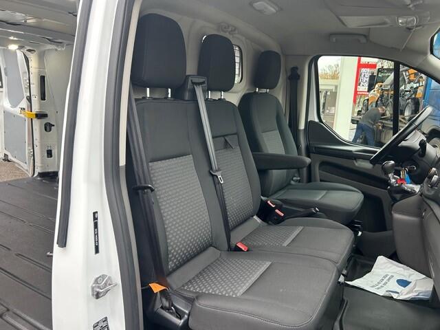 Ford TRANSIT CUSTOM 300 2.0 TDCI L2H1 Trend AIRCO I PDC I 3-ZITS I 1e EIGENAAR I COMPLETE ONDERHOUDSHISTORIE