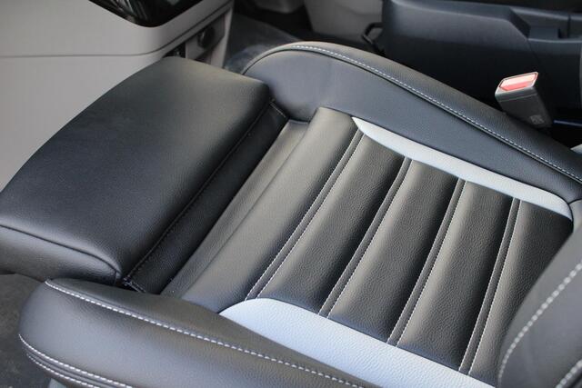 Ford TRANSIT CUSTOM 320 2.5 PHEV L2H1 Grey Platinum DC | Dubbele Cabine | Rijklaar | Dubbele zijschuifdeur | Dual-zone automatische airconditioning | Privacy glass | Groot middenconsole | Trekhaakvoorbereiding | Centrale dubbele vergrendeling | Driver Assistent Pack Ultimate | Verwarmbaar stuurwiel | 2 AGM accus | PHEV 1-fase oplaadkabel 10m | Vehicle Integration System