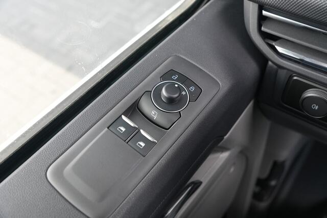 Ford TRANSIT CUSTOM E-Transit 320 L1H1 Limited 71 kWh 218pk - Carplay - Camera - Stoel-stuurverwarming - Rijklaar