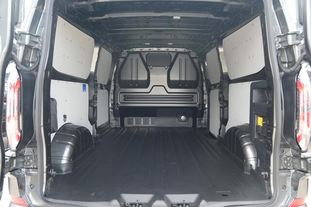 Ford TRANSIT CUSTOM E-Transit 340 L2H1 Sport 71 kWh 218pk - 2x Schuif - ACC - B&O - Navi - Stoel/Stuurverwarming - 360 Camera - Trekhaak - Rijklaar