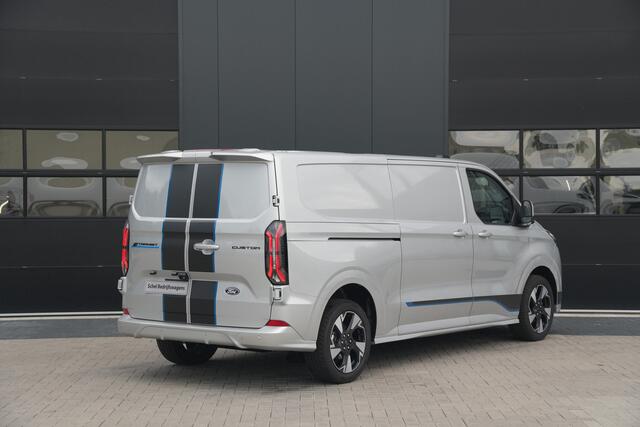 Ford TRANSIT CUSTOM E-Transit 340 L2H1 Sport 71 kWh 218pk - 2x Schuif - ACC - B&O - Navi - Stoel/Stuurverwarming - 360 Camera - Trekhaak - Rijklaar