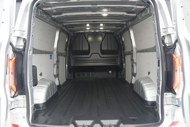 Ford TRANSIT CUSTOM E-Transit 340 L2H1 Sport 71 kWh 218pk - 2x Schuif - ACC - B&O - Navi - Stoel/Stuurverwarming - 360 Camera - Trekhaak - Rijklaar