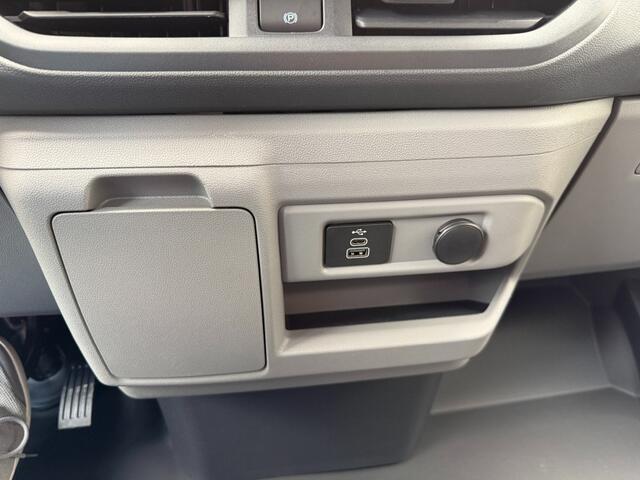 Ford TRANSIT CUSTOM Kombi 9 pers. Vol. elektr. 71 kWh . 340 L2H1 100kW Trend Climate Controle tweede zitrij All Season banden Copy