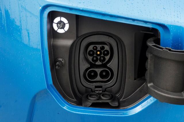 Ford TRANSIT CUSTOM E-Transit L1H1 Limited 218pk 65 kWh Snellader Airco/Navi/Camera 05-2024