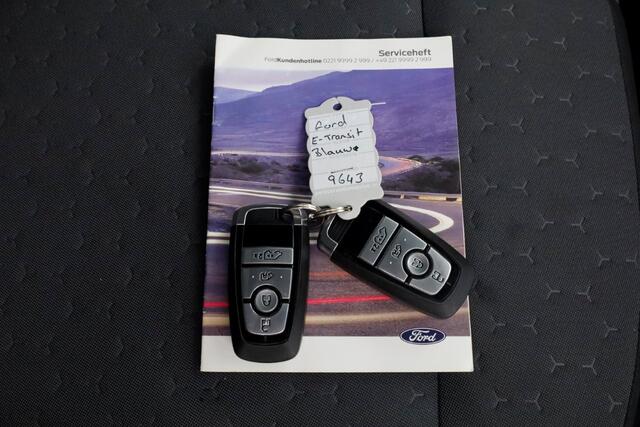 Ford TRANSIT CUSTOM E-Transit L1H1 Limited 218pk 65 kWh Snellader Airco/Navi/Camera 05-2024
