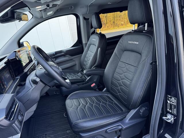 Ford TRANSIT CUSTOM 320 2.5 PHEV | L2 H1 | BLACK PLATINUM | DUBBEL CABINE | TREKHAAK | 360 CAMERA | ADAPTIEVE CRUISE | LEDEREN BEKLEDING | TREEPLANKEN | DUBBELE ZIJSCHUIFDEUREN | BOM VOL | €47.650 EX. BTW
