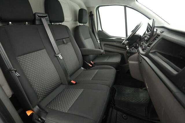 Ford TRANSIT CUSTOM 2.0 TDCI L2H1 | Airco | Camera | Cruise | 3 Zits | 2800kg Trekgew. | Trekhaak | Carplay | Parkeersens.