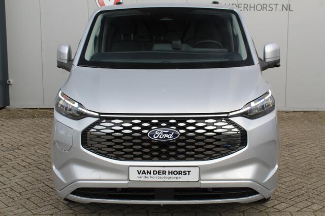 Ford TRANSIT CUSTOM E-Transit 340 L2H1 Limited 71 kWh. Vol elektrisch ! De nieuwe E-Transit Custom is klaar voor de toekomst ! Airco, navigatie, telefoonvoorb., 17" LM wln (meerprijs), 3-zits, camera, parkeersensoren, LED verl., stoel-, stuur-, spiegel- en voorraamverwarming etc.