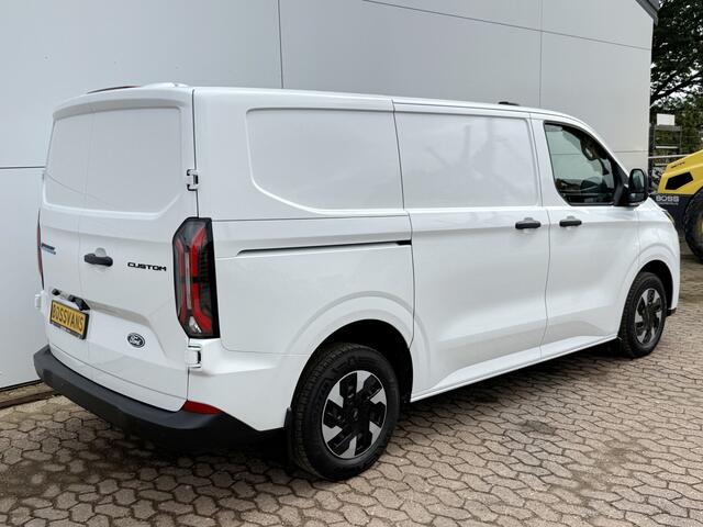 Ford TRANSIT CUSTOM e-Transit 71kWh 136PK Elektrisch L1 344KM WLTP 2300kg Trekvermogen BEV Snelladen LED ACC Camera Carplay Parkeersensoren v+a