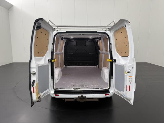 Ford TRANSIT CUSTOM 2.0TDCI 130PK Lang Limited | Imperiaal | Trekhaak | Navigatie | Camera | Multimedia | Airco | Cruise | 3-Zits | Betimmering