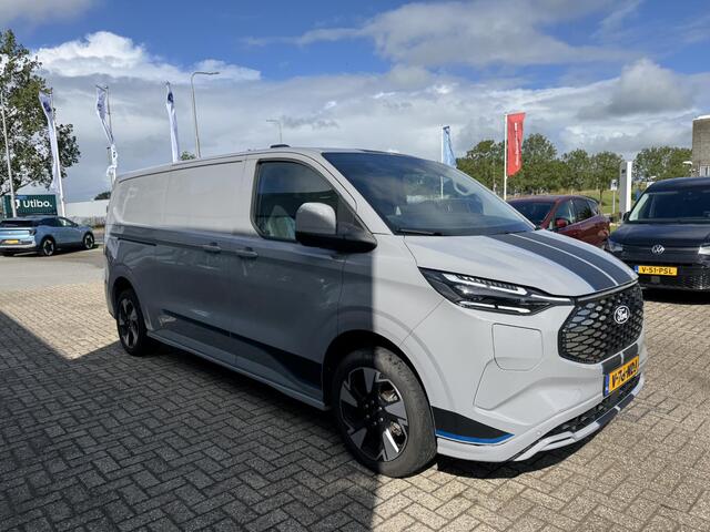 Ford TRANSIT CUSTOM E-Transit 320 L2H1 Sport 65 kWh 218pk | Demo | Driver Assistance Pack | Wegklapbare Trekhaak | Stuurwiel verwarming | Stoel verwarming | 2.300kg Trekgewicht