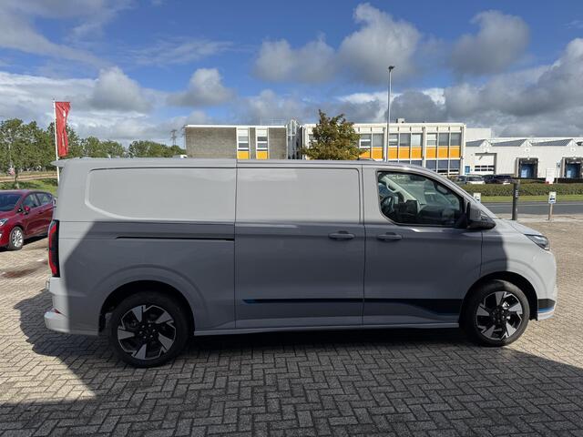 Ford TRANSIT CUSTOM E-Transit 320 L2H1 Sport 65 kWh 218pk | Demo | Driver Assistance Pack | Wegklapbare Trekhaak | Stuurwiel verwarming | Stoel verwarming | 2.300kg Trekgewicht