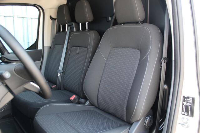 Ford TRANSIT CUSTOM E-Transit 340 L2H1 Trend 71 kWh ELEKTRISCH ! Apple Carplay, Camera, Cruise Control, Metallic lak, Winter pakket: Stoel-, Stuur- en Voorraamverw., verwarming, Van € 46.340,- nu voor € 37.950,-