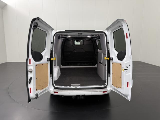 Ford TRANSIT CUSTOM 2.0TDCI 130PK Automaat Limited | Trekhaak | Navigatie | Camera | Multimedia | 3-Zits | Airco | Cruise