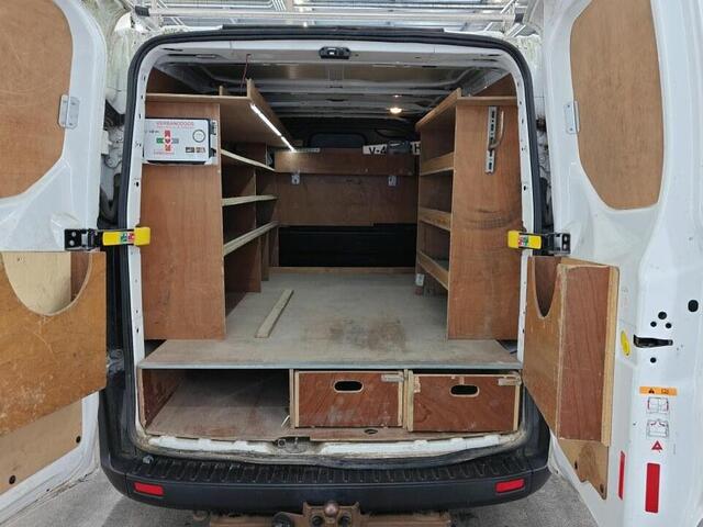 Ford TRANSIT CUSTOM 2.0 TDCI L1H1 IMPERIAAL EN TREKHAAK