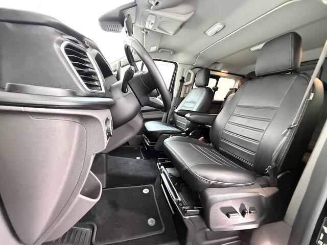 Ford TRANSIT CUSTOM 320 2.0TDCI 170PK Automaat L2H1 Dubbele Cabine 2X Schuifdeur Adap.Cruise 5-Persoons Leder+Verwarmd Trekhaak Navi Camera Pdc Apple Carplay/Android Auto Limited DC Euro 6 Lmv 18" Sidebars Betonplex Vloer Wandbetimmering Lane Assist 3.200KG Trekgewicht