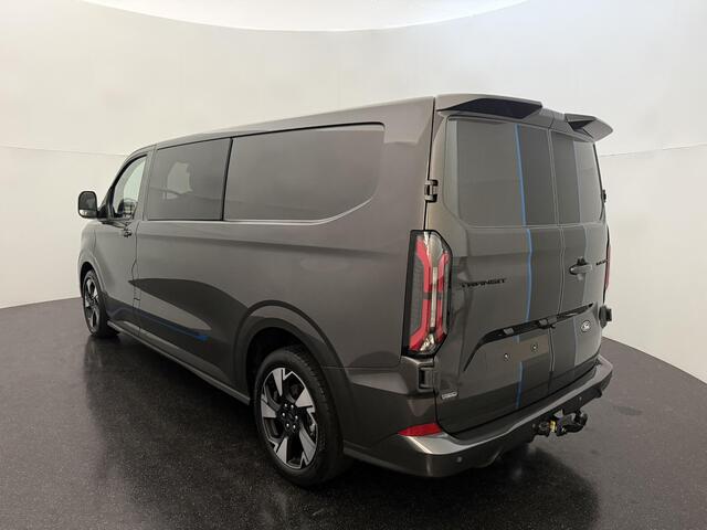 Ford TRANSIT CUSTOM 320 2.5 PHEV L2H1 Sport DC met o.a. uniek sport interieur, 19 inch lichtmetalen velgen, een trekhaak, een achteruitrijcamera en verwarmbare voorstoelen en stuurwiel