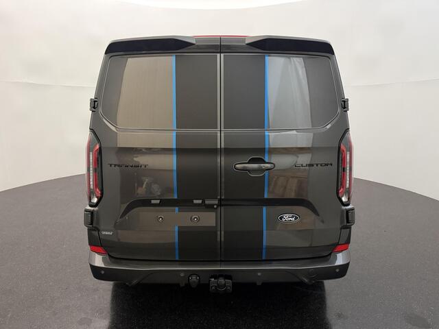 Ford TRANSIT CUSTOM 320 2.5 PHEV L2H1 Sport DC met o.a. uniek sport interieur, 19 inch lichtmetalen velgen, een trekhaak, een achteruitrijcamera en verwarmbare voorstoelen en stuurwiel