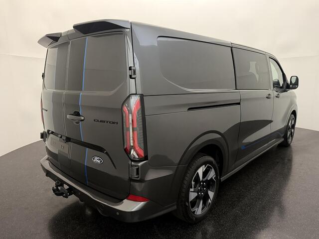 Ford TRANSIT CUSTOM 320 2.5 PHEV L2H1 Sport DC met o.a. uniek sport interieur, 19 inch lichtmetalen velgen, een trekhaak, een achteruitrijcamera en verwarmbare voorstoelen en stuurwiel