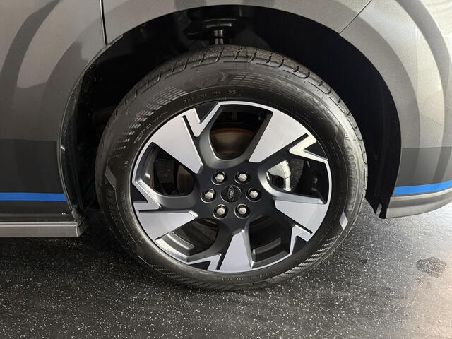Ford TRANSIT CUSTOM 320 2.5 PHEV L2H1 Sport DC met o.a. uniek sport interieur, 19 inch lichtmetalen velgen, een trekhaak, een achteruitrijcamera en verwarmbare voorstoelen en stuurwiel