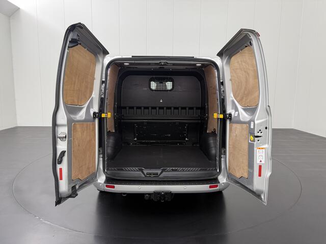 Ford TRANSIT CUSTOM 2.0TDCi 185PK Automaat Sport Dubbele Cabine | 2xSchuifdeur | Navigatie | Camera | Multimedia | Airco | Cruise | Trekhaak