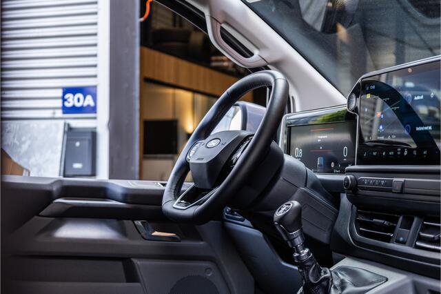 Ford TRANSIT CUSTOM 320 2.0 TDCI 150 PK L2H1 Limited | 6-zitter | ACC | Blind Spot | Navigatie | CarPlay | Camera | Trekhaak | Stoel- en stuurwielverwarming | DAB | BPM Vrij | Luxe dubbel cabine