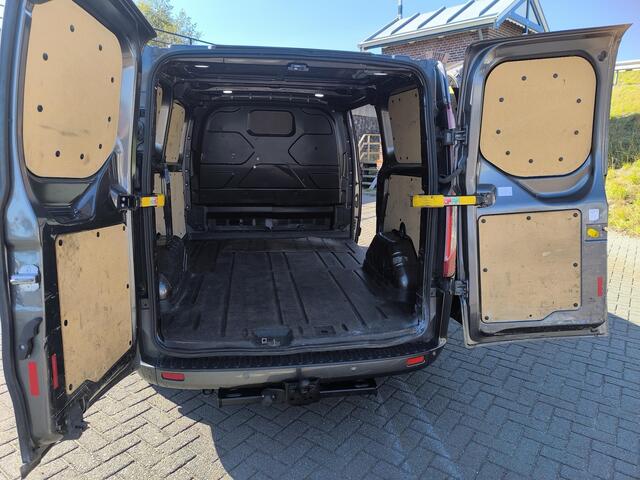 Ford TRANSIT CUSTOM 320 2.0 TDCI L1H1 Limited 130PK euro6, Stoel verwarming, carplay, trekhaak, LM velgen, airco en cruise control, nette bedrijfs bus rook vrij.