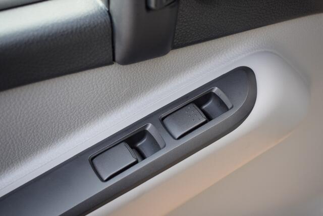 Fuso CANTER 3C15 3.0 MT BAKWAGEN 3400 WB 1000 KG LAADKLEP! NIEUW en BPM VRIJ!