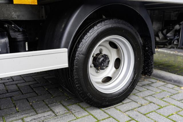 Fuso CANTER 3C15 | Bakwagen met laadklep | Automaat | 1000KG Laadklep | Airco