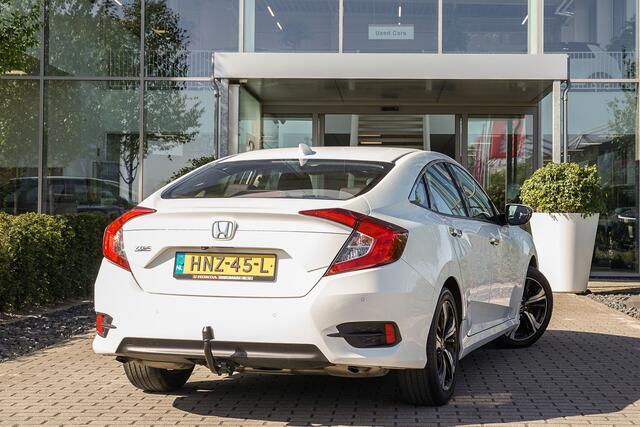 Honda CIVIC 1.5i V-TEC ELEGANCE TURBO 182 PK - NAVIGATIE - TREKHAAK