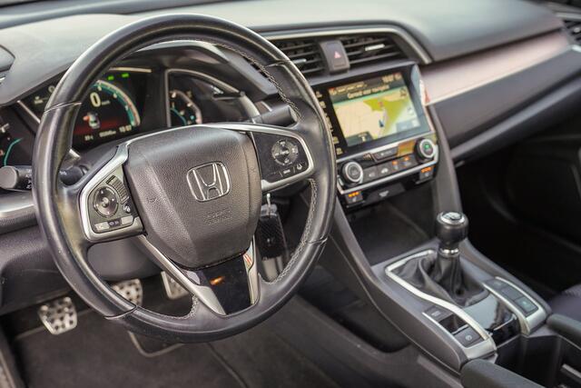 Honda CIVIC 1.5i V-TEC ELEGANCE TURBO 182 PK - NAVIGATIE - TREKHAAK