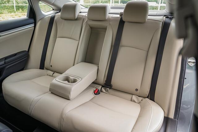 Honda CIVIC 1.5i VTEC 182 PK EXECUTIVE - PANORAMADAK - AUTOMAAT - TURBO