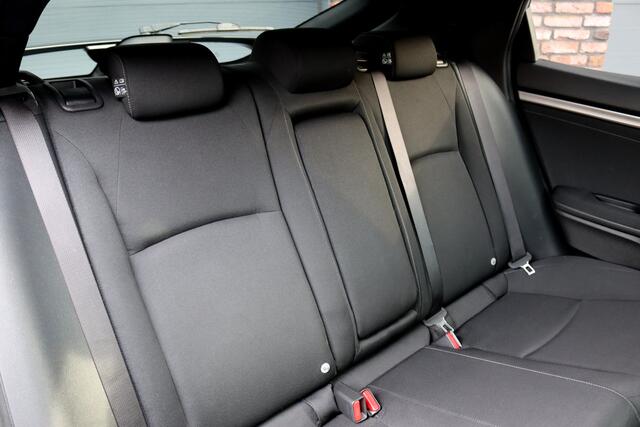 Honda CIVIC 1.0 i-VTEC Elegance | Adaptive Cruise Control | Stoelverwarming | Camera | Apple Carplay/Android Auto | Climate Control | DAB | Mistlampen |