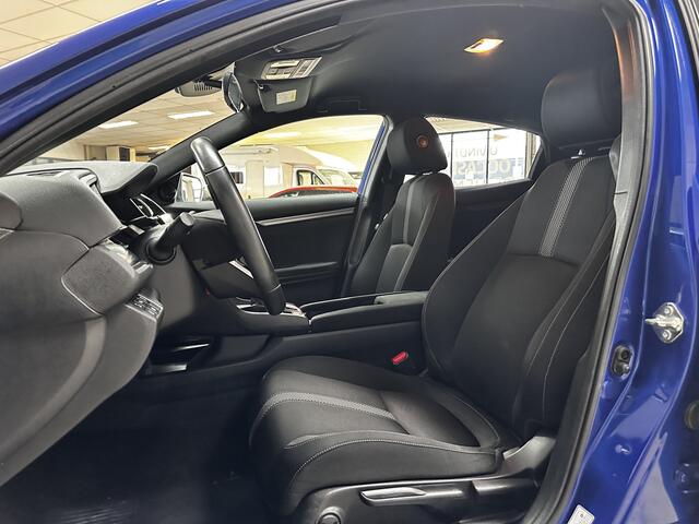 Honda CIVIC 1.0 i-VTEC Business Edition/ Zwarte Hemel!/ LED Koplampen/ Camera/ Apple+Android/ DAB+/ Lane-Assist/ 17''LMV/ Clima/ Navi/ Cruise.Adaptief/ Bluetooth/ Multi.LEDER.Stuur/ Elek.Pakket/ Isofix/ PDC V+A.