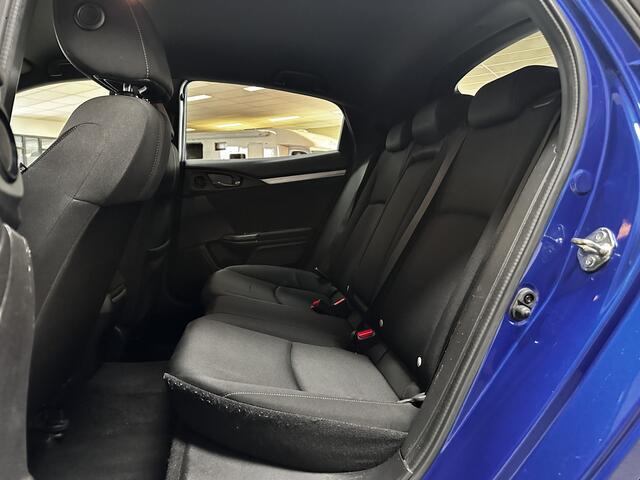 Honda CIVIC 1.0 i-VTEC Business Edition/ Zwarte Hemel!/ LED Koplampen/ Camera/ Apple+Android/ DAB+/ Lane-Assist/ 17''LMV/ Clima/ Navi/ Cruise.Adaptief/ Bluetooth/ Multi.LEDER.Stuur/ Elek.Pakket/ Isofix/ PDC V+A.