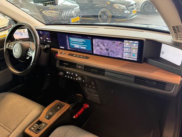 Honda E Advance 100% Elektrisch | Panoramadak | Nederlands geleverd | Adaptieve cruise control | Stoel+Stuurverwarming | Achteruitrijcamera | Apple carplay