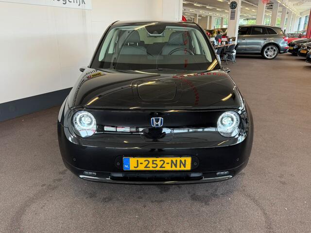 Honda E Advance 100% Elektrisch | Panoramadak | Nederlands geleverd | Adaptieve cruise control | Stoel+Stuurverwarming | Achteruitrijcamera | Apple carplay