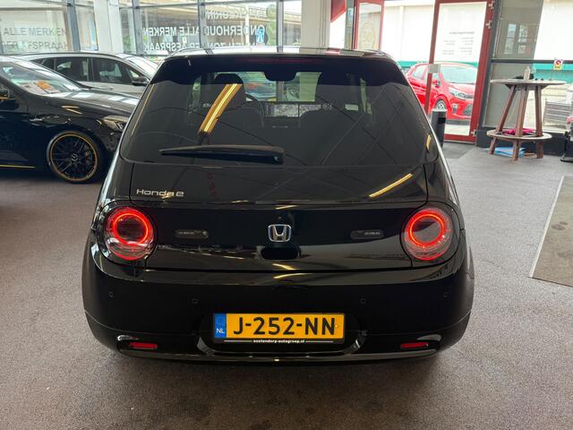 Honda E Advance 100% Elektrisch | Panoramadak | Nederlands geleverd | Adaptieve cruise control | Stoel+Stuurverwarming | Achteruitrijcamera | Apple carplay